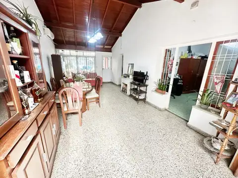 Casa en Venta con 3 cocheras