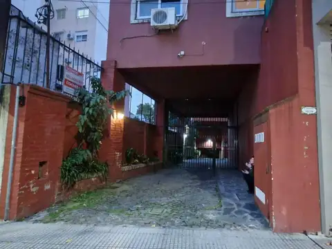 Cochera Fija a 1/C de Av. Maipú.
