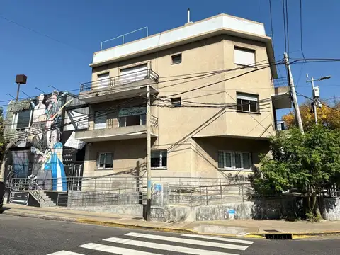VENTA DEPARTAMENTO 4 AMBIENTES + LOCALES