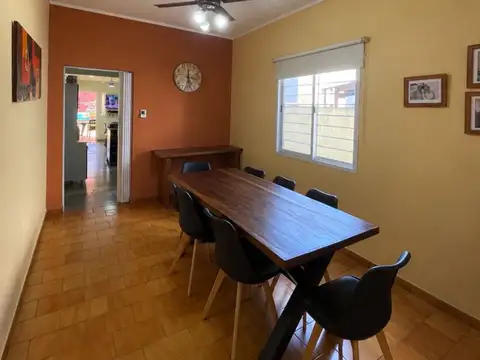 Casa 5 ambientes con 2 baños