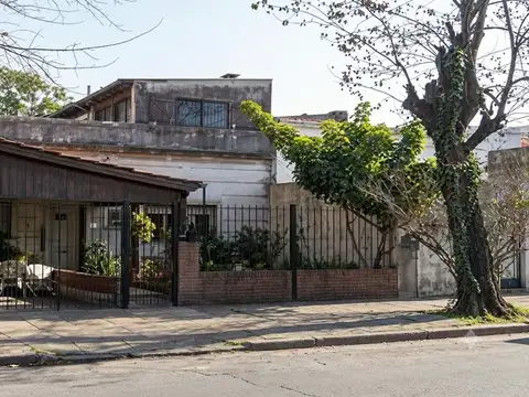 Casa 3 ambientes  terraza quincho cochera y jardín