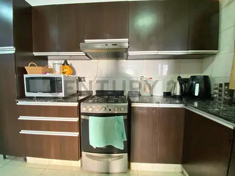 Venta Casa de 3 Dormitorios con cochera y pileta en Funes Norte