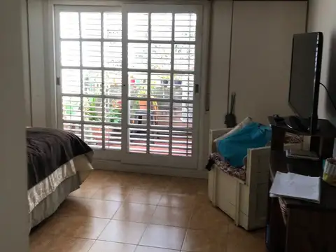 Amplia Casa tipo chalet sobre lote propio MUY BUENA