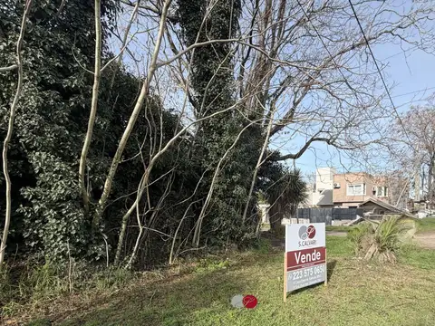 Lote a la venta en Unamuno y Cataluña