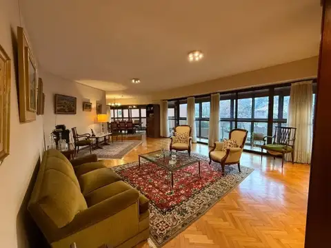 Venta Departamento piso 5 ambientes Av Libertador La Lucila
