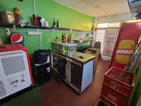 Casa 6 ambientes con 2 baños