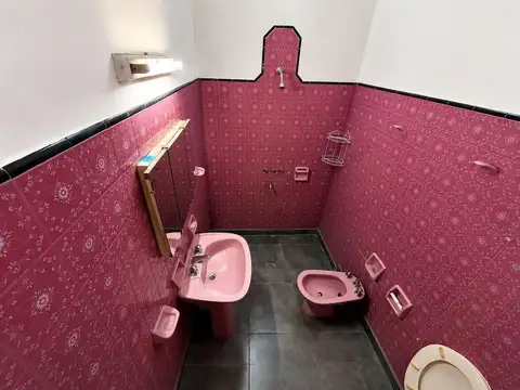 Casa en Alquiler con 2 cocheras