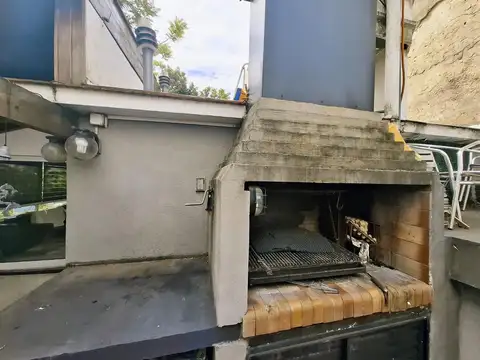 Casa 6 ambientes con 2 baños