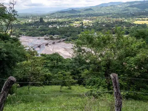 CASA 3 DORMITORIOS VENTA LA CALDERILLA CON PILETA