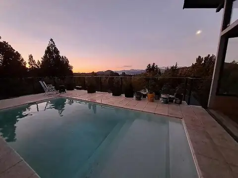 Casa 7 ambientes con 4 baños