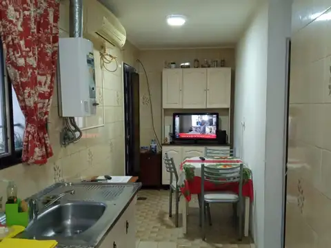 Casa 7 ambientes con 2 baños