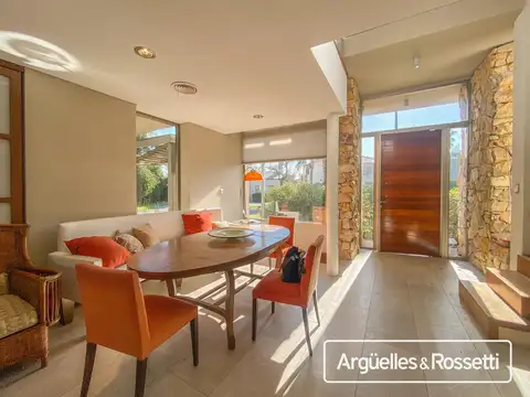 Casa 5 ambientes con 3 baños