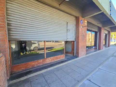 Local de 20m2 - Ayolas y Av. Polonia