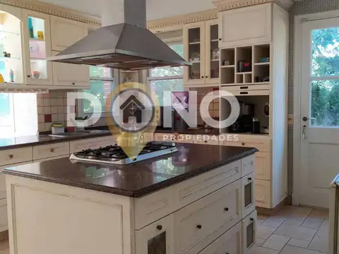 Casa en Venta en Abril Club De Campo, USD 1.500.000