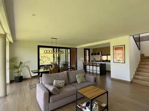 Casa en Alquiler de 3 dormitorios