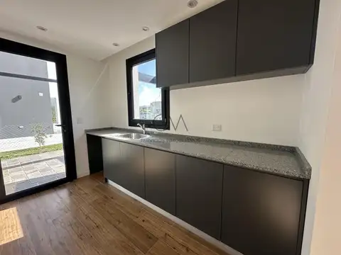 Casa 4 ambientes con 3 baños