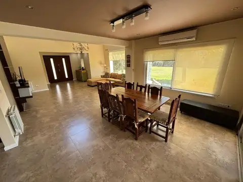 Casa 5 ambientes con 4 baños