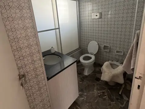 Casa 8 ambientes con 3 baños