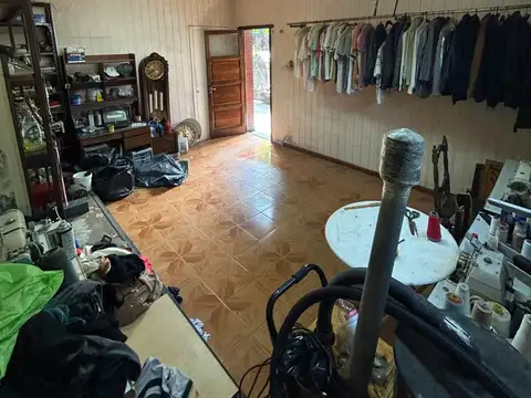 VENTA de CASA con DEPOSITO en Parque Chacabuco