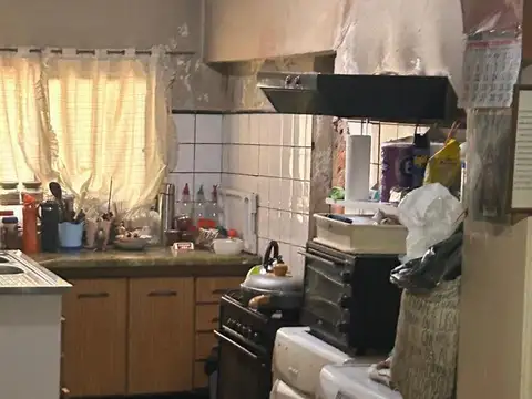 Casa 4 ambientes con 2 baños