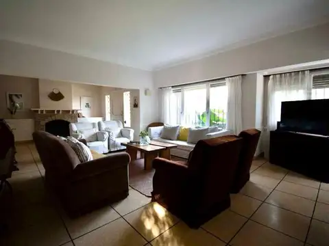 Casa en Alquiler Temporal con 2 cocheras