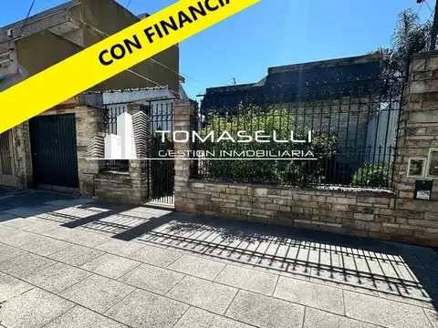 VENTA - CASA 3 AMBIENTES - GALPON y COCHERA - IDEAL PARA VIVIR YTRABAJAR- A METROS DE AVENIDA CROVARA