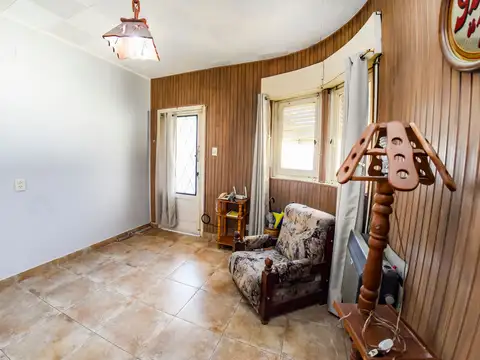 VENTA ! CASA DE 2 DORMITORIOS Y PATIO EN AZCUENAGA