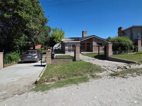 Casa en Venta con 2 cocheras