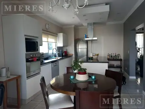 Casa 7 ambientes con 4 baños