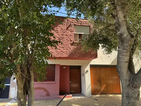 PH TIPO CASA de 3 DORM -COCHERA - Diag. 96 e/ Plaza 19 de Nov. (44 Y 25) Y 45- LA PLATA