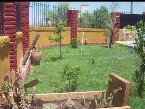 Casa 4 ambientes con 1 baño
