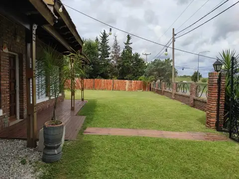 Venta casa 3 dormitorios con pileta - Garita 2, Funes