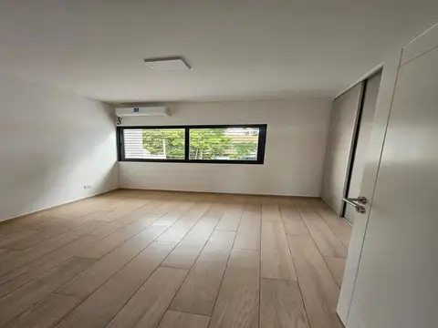 Casa de 5 ambientes con Jardin y terraza.