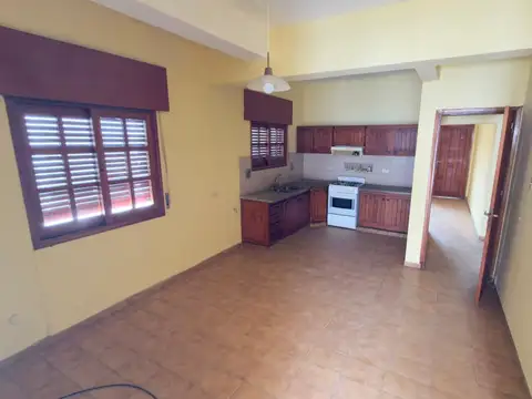 ALQUILER CASA SOBRE AVENIDA LEANDRO ALEM