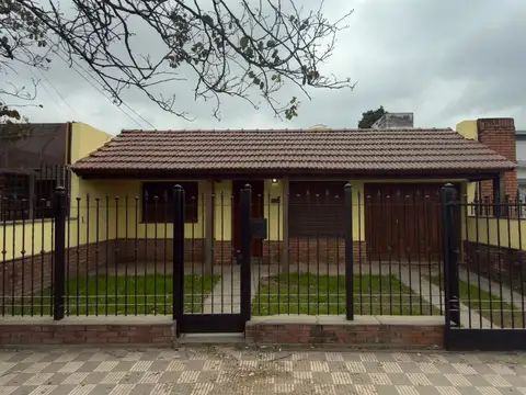 ALQUILER CASA SOBRE AVENIDA LEANDRO ALEM