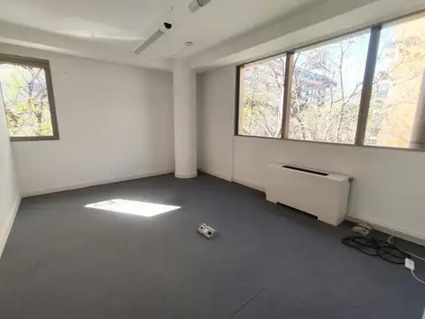 Oficina en Alquiler con 4 cocheras