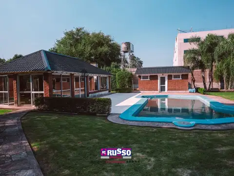 Venta casaquinta 5 ambientes Villa Luzuriaga