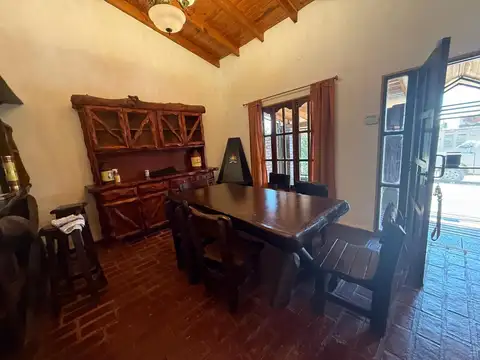 Casa en Alquiler con 3 cocheras