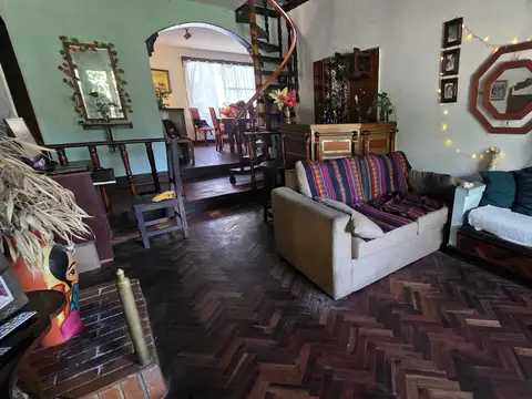 Casa 5 ambientes con 2 baños