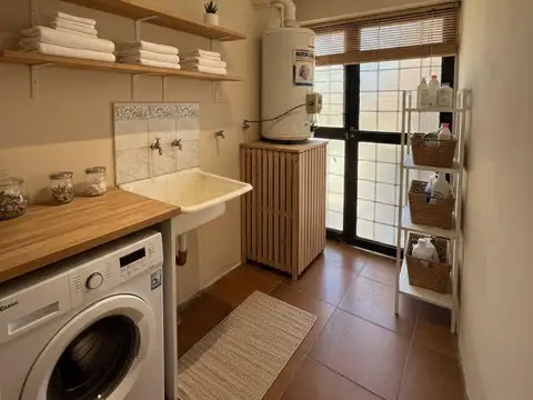 Casa en Alquiler con 2 cocheras