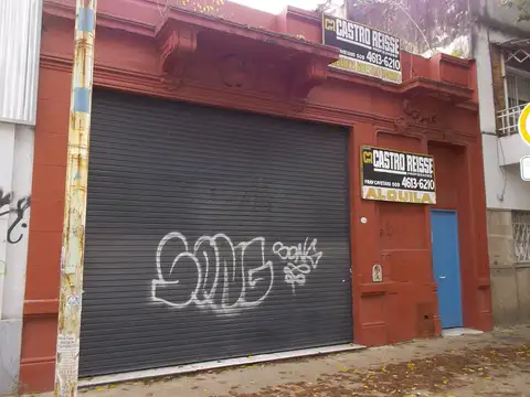 Gran local en alquiler ubicado sobre Avenida Avellaneda.