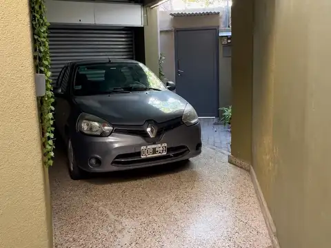 Casa 6 ambientes con 2 baños