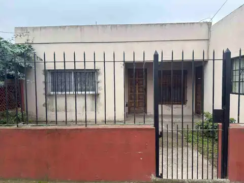 CASA 4 AMBIENTES EN VENTA EN BURZACO
