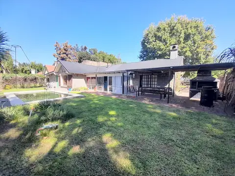 Casa 4 ambientes con 2 baños