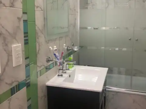 PH 4 AMBIENTES , INDEPENDIENTE , TERRAZA CON QUINCHO , DOS PATIOS EXCELENTE UBICACION