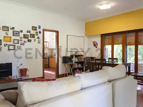 Casa 5 ambientes con 2 baños