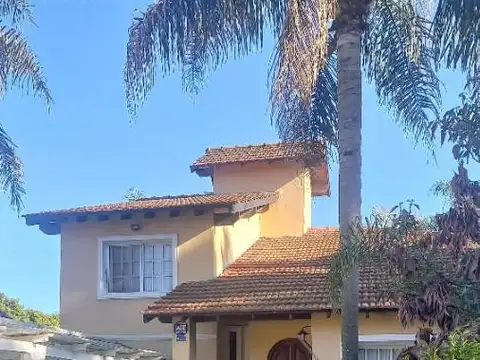 Venta casa 4 ambientes en el barrio Maschwitz Club