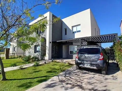 Venta casa 5 ambientes en Barrio Santa Emilia