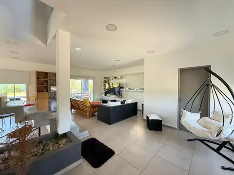 Venta casa 5 ambientes en Barrio Santa Emilia