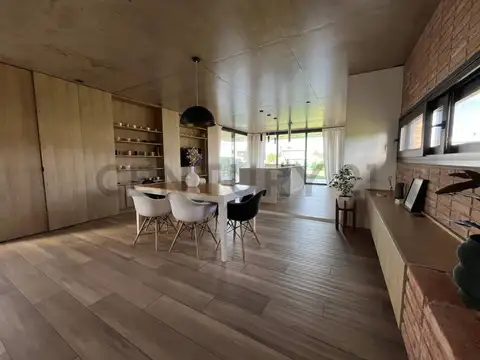 Casa 4 ambientes con 2 baños